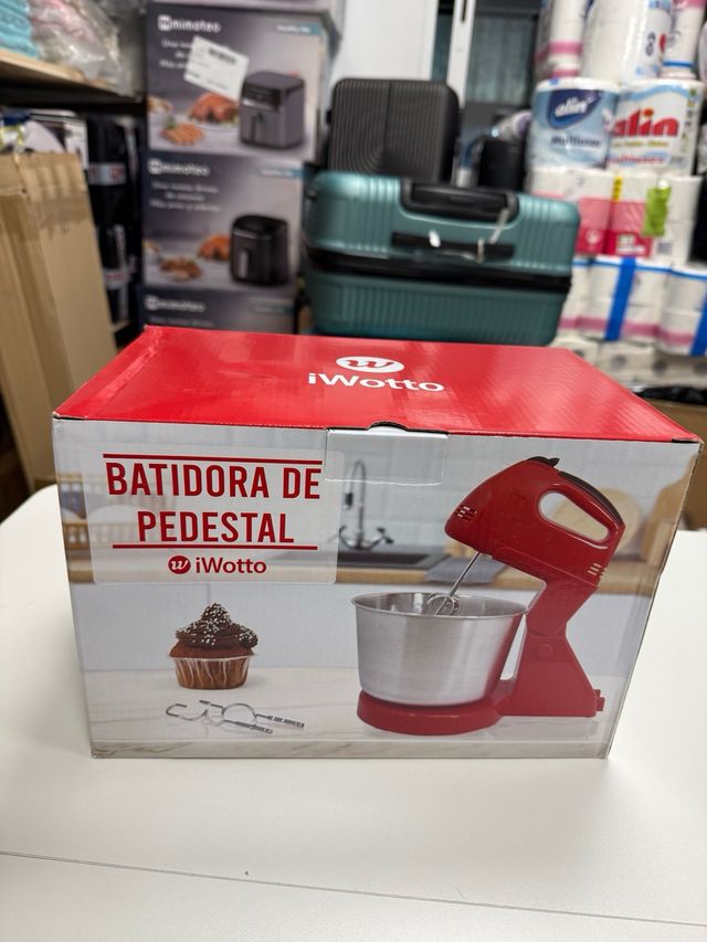 Impastatrice rossa da cucina