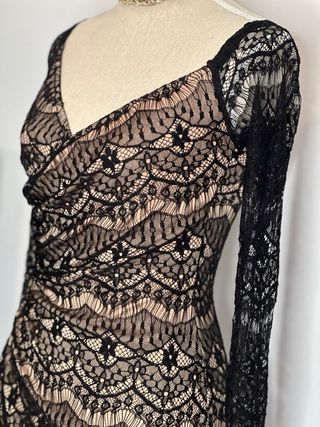 Vestido de fiesta encaje negro y beige