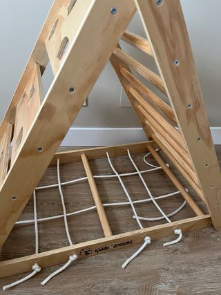 Triángulo Escalada Montessori Madera.