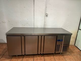 Bajo mostrador Infrico 3 puertas