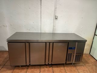 Bajo mostrador Infrico 3 puertas