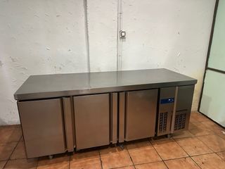 Bajo mostrador Infrico 3 puertas
