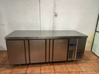 Bajo mostrador Infrico 3 puertas