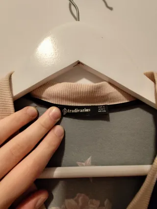 Chaqueta fina negra y rosa