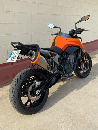 KTM Duke 790 Akrapovic (105 CV)