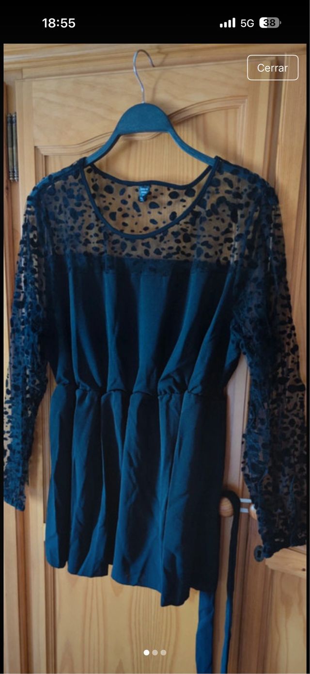 Blusa negra con encaje