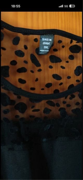 Blusa negra con encaje