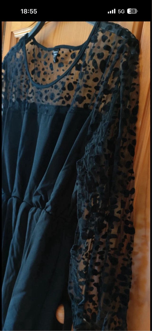 Blusa negra con encaje