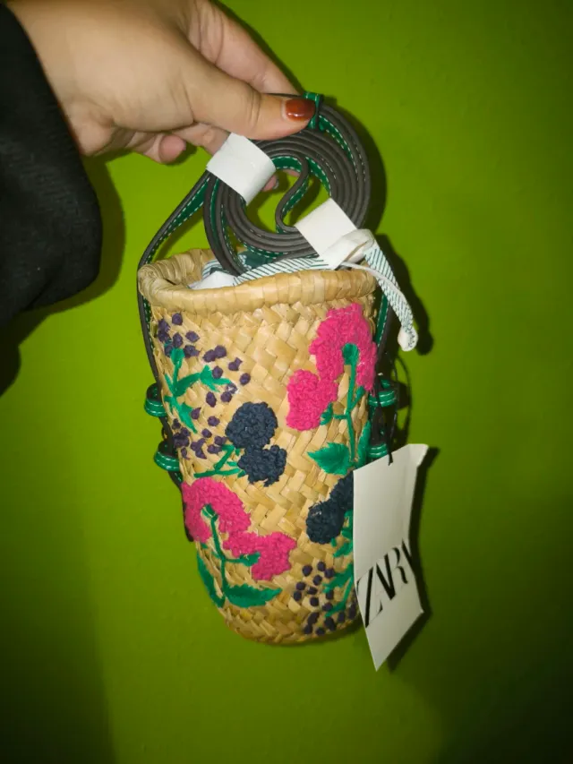 Bolso Zara tejido flores nuevo con etiqueta