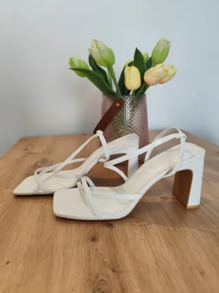 Sandalias H&M blancas tacón