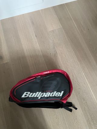 Paletero Bullpadel Limited Edition Rojo