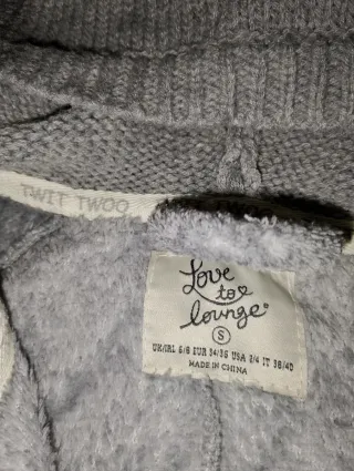 Pijama entero gris con capucha