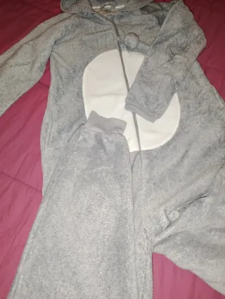 Pijama entero gris con capucha