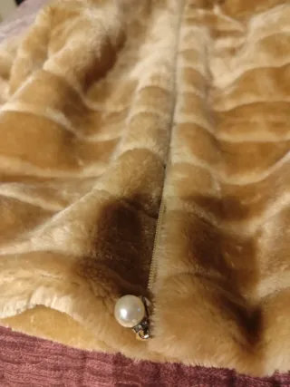 Abrigo de pelo sintético marrón