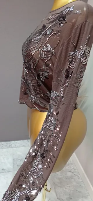 Blusa marrón chocolate con pedrería de gasa
