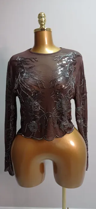 Blusa marrón chocolate con pedrería de gasa