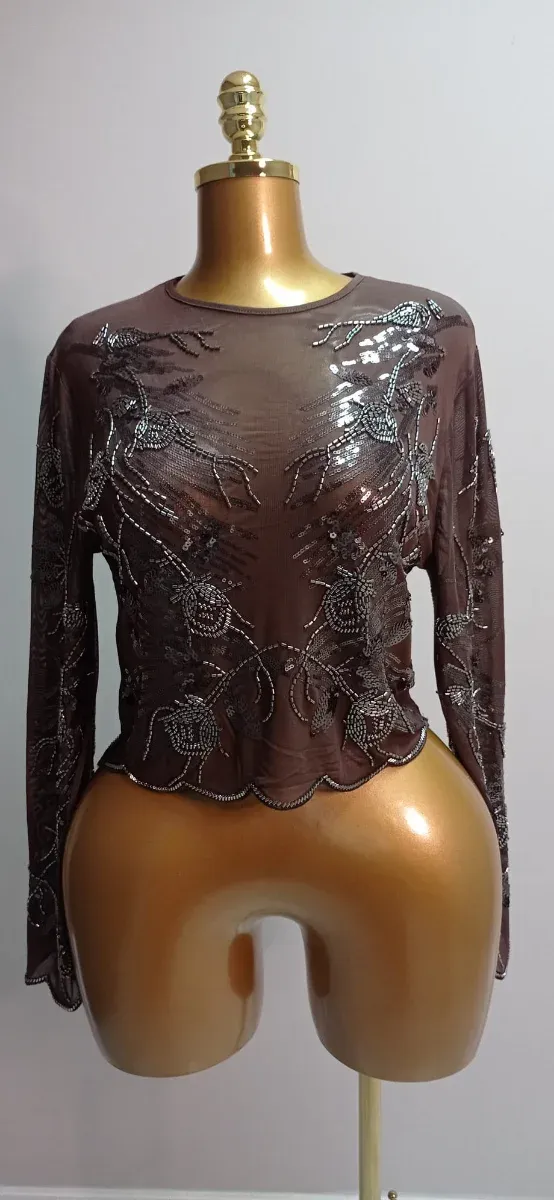 Blusa marrón chocolate con pedrería de gasa