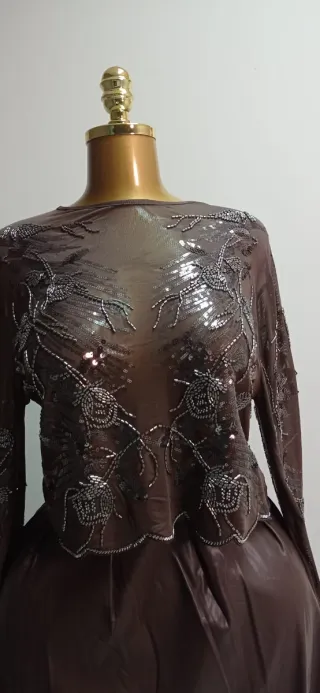 Blusa marrón chocolate con pedrería de gasa