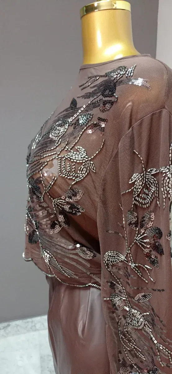 Blusa marrón chocolate con pedrería de gasa