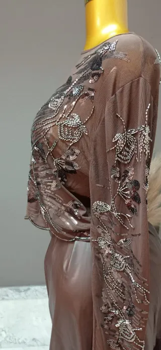 Blusa marrón chocolate con pedrería de gasa