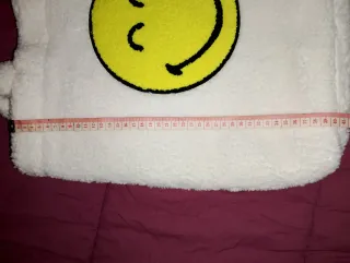 Bolso borrego Smiley blanco y amarillo