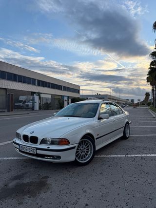 BMW Serie 5 2001 528i pegatina medioambiental