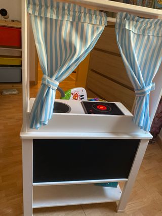 Cocinita infantil blanca con pizarra