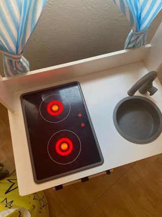 Cocinita infantil blanca con pizarra