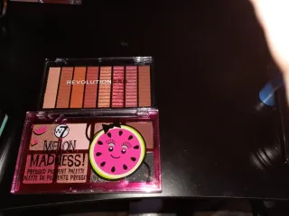 Paletas de maquillaje Revolution Pro y W7