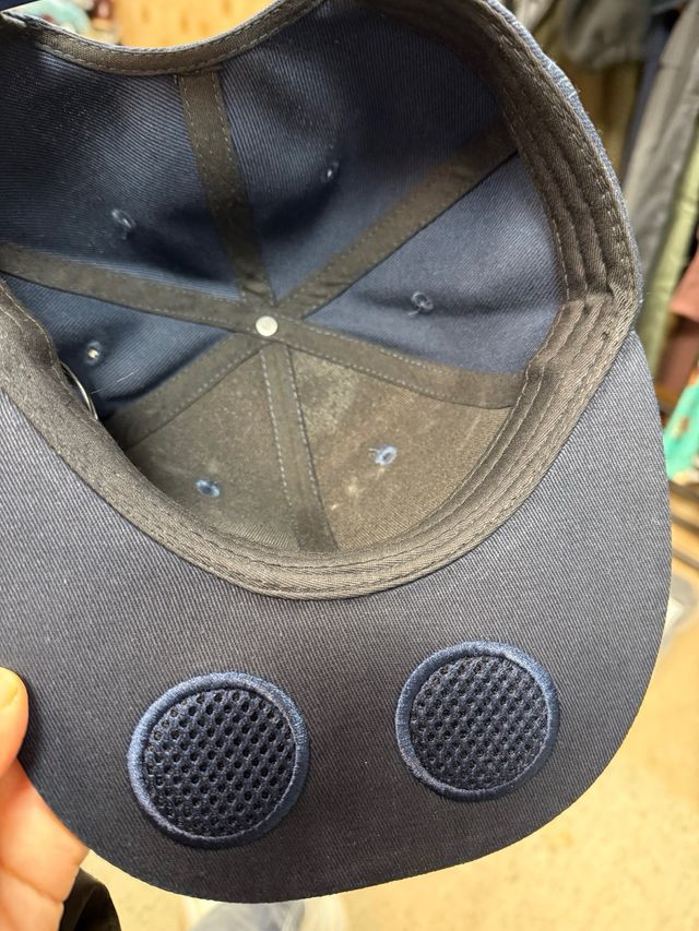 Berretto blu con Bluetooth