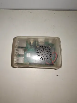 Raspberry Pi 3 de 1g con carcasa y ventilador