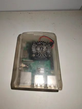 Raspberry Pi 3 de 1g con carcasa y ventilador