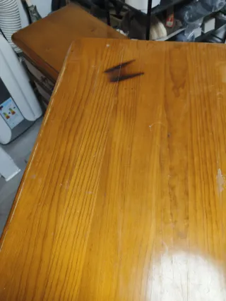 Cómoda de madera con espejo