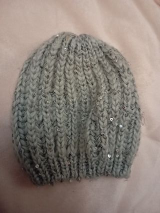 Gorro tejido gris con brillos