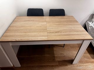 Mesa de comedor moderna madera.