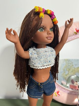 Nancy Trenzas con conjunto Planeta Moda 60-70-80