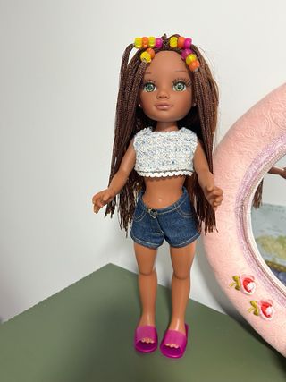 Nancy Trenzas con conjunto Planeta Moda 60-70-80