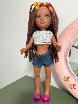 Nancy Trenzas con conjunto Planeta Moda 60-70-80