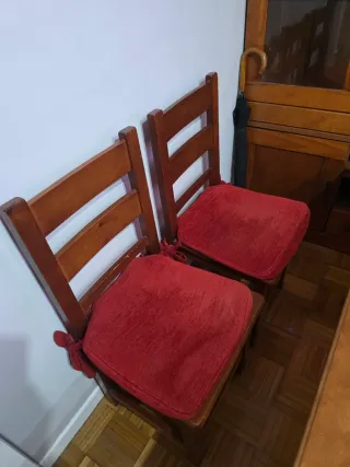 Mesa de comedor de madera con 4 sillas