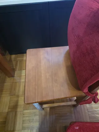 Mesa de comedor de madera con 4 sillas