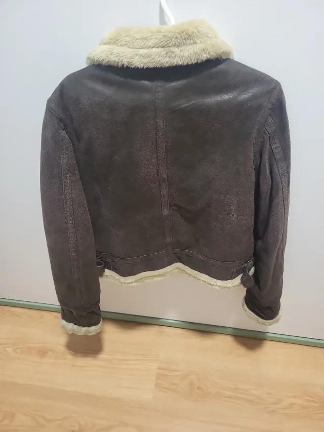 Chaqueta de piel con borrego