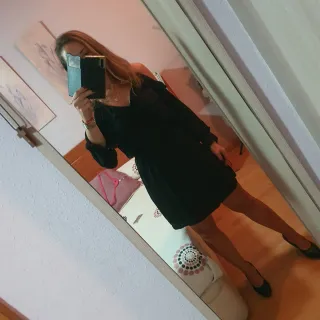 Vestido negro hombros descubiertos