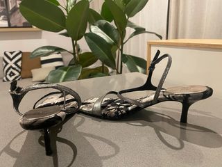 Sandalias fiesta Zara terciopelo negro y plata