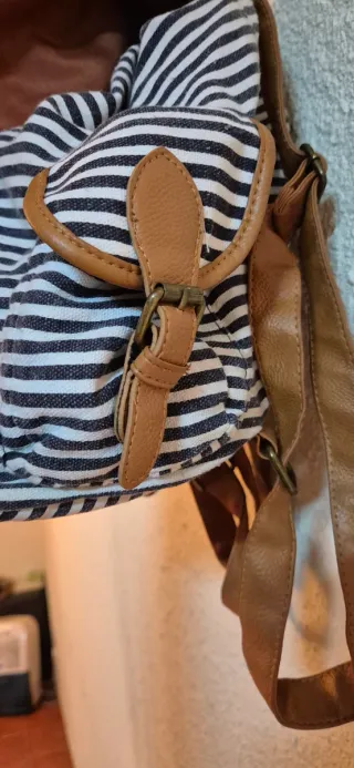 Mochila rayas blanco y negro