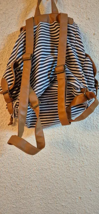Mochila rayas blanco y negro