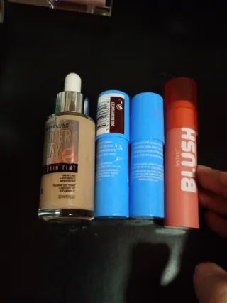 Base de maquillaje Maybelline y blush