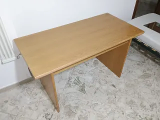 Scrivania in frassino
