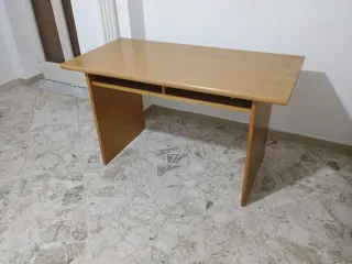 Scrivania in frassino