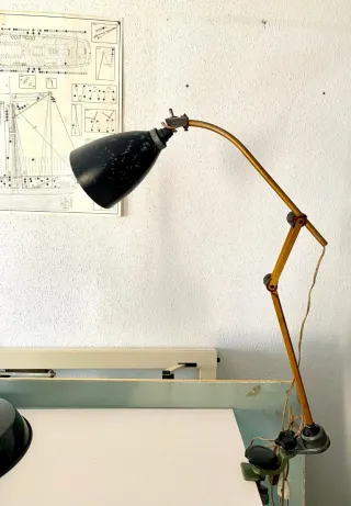 Lámpara articulada vintage para mesa de dibujo