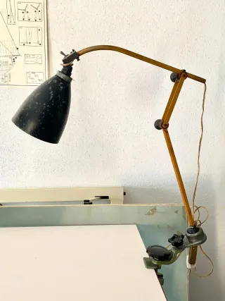 Lámpara articulada vintage para mesa de dibujo